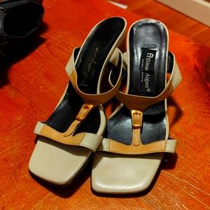 Etienne Aigner Pumps